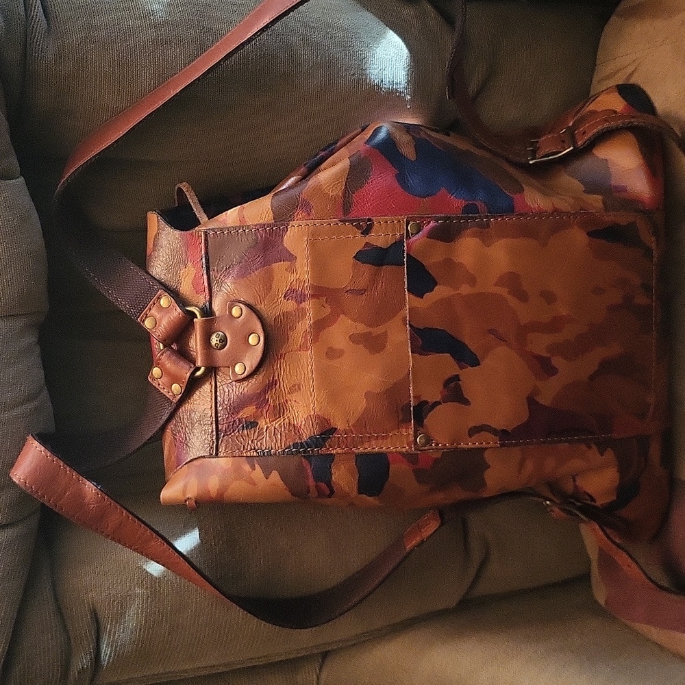 NWOT Gorgeous Patricia Nash Leather Camo Backpack - Picture 5 of 10